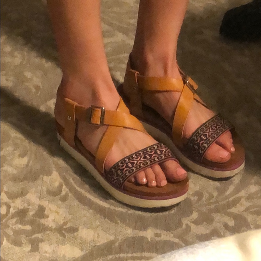 Platform sandals - Picture 2 of 2